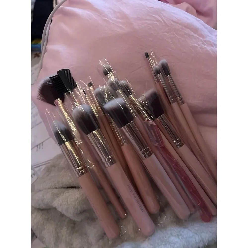 Real Perfection16 Pieces Pink Make up Brushes Kit with 1 Eyebrow Razor